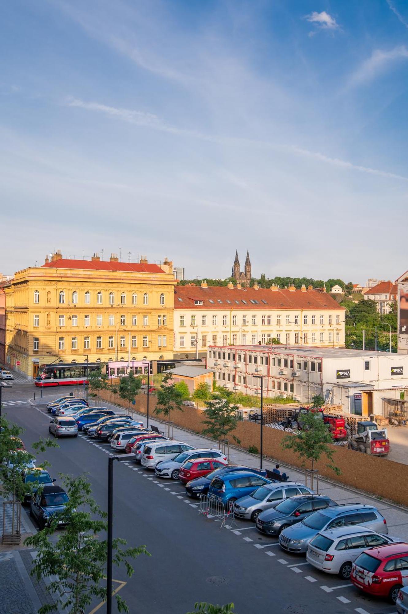 60 Free Parking&wifi Apartment
